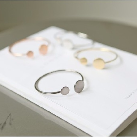 Urban Outfitters Jewelry - Minimalist Circles Open Cuff Bracelet
